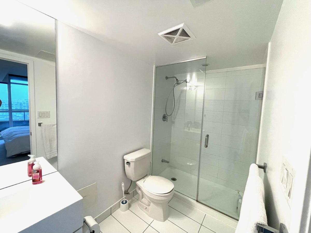 Three-Bedroom Condo With Free Parking Nearby Cn Tower With Lake View Toronto Exterior photo