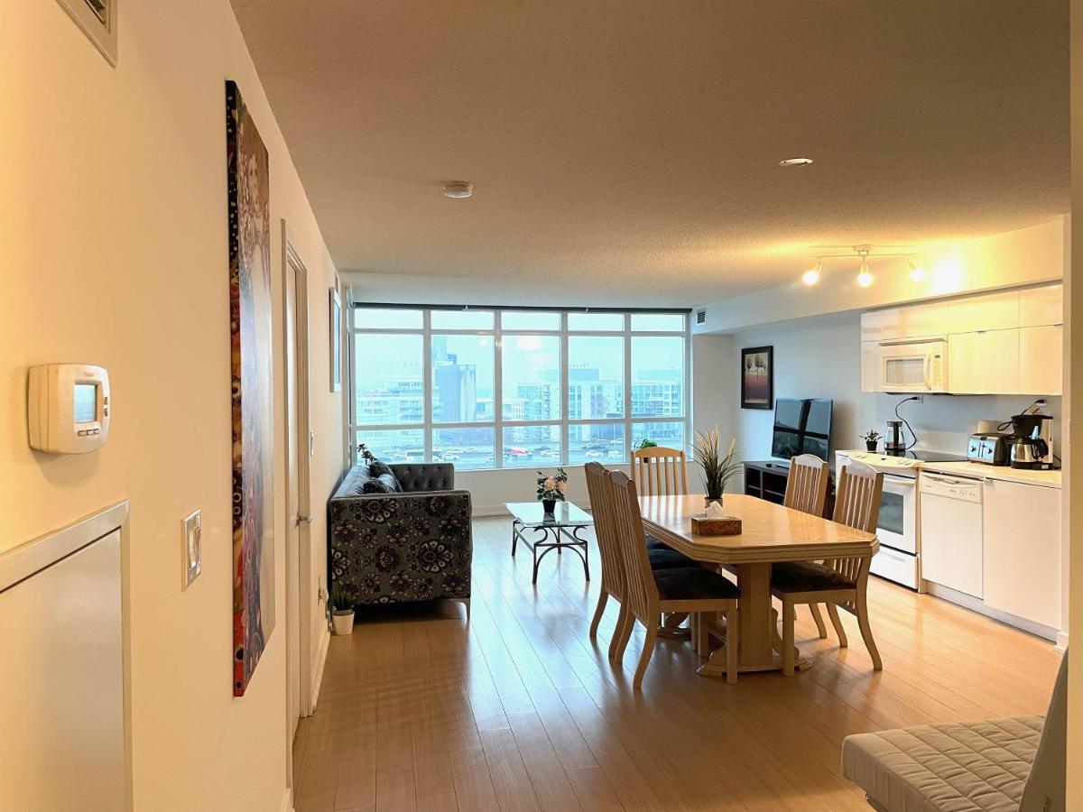 Three-Bedroom Condo With Free Parking Nearby Cn Tower With Lake View Toronto Exterior photo