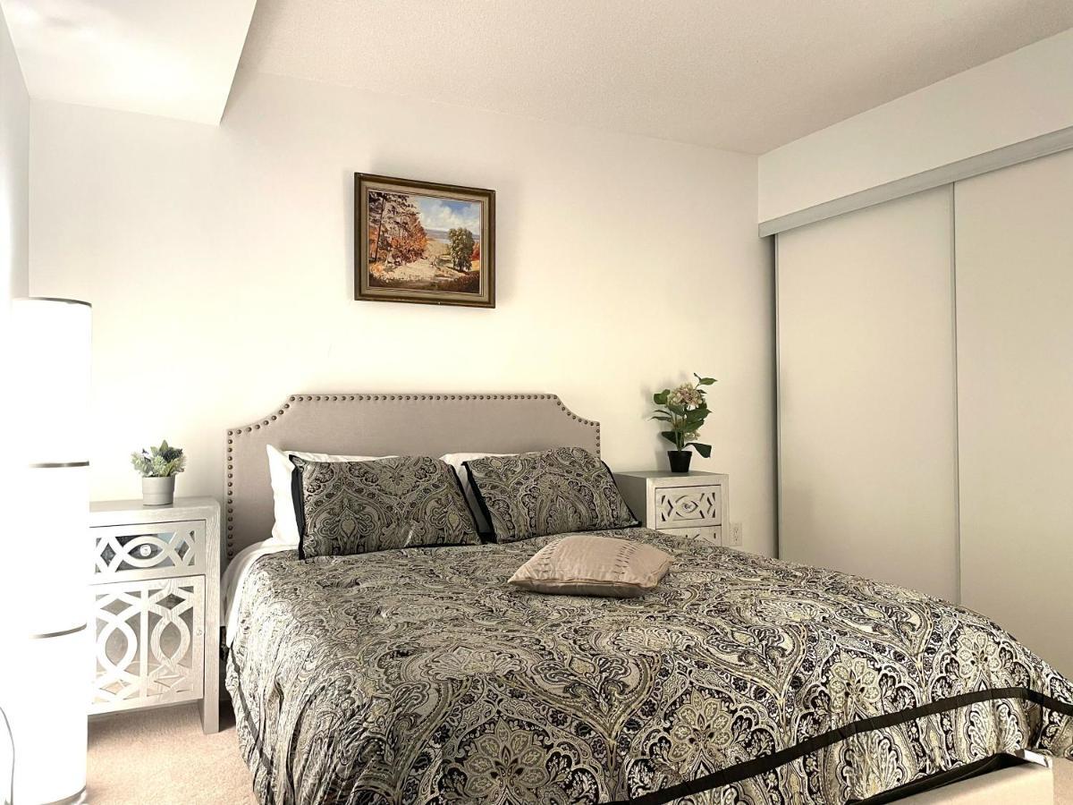 Three-Bedroom Condo With Free Parking Nearby Cn Tower With Lake View Toronto Exterior photo