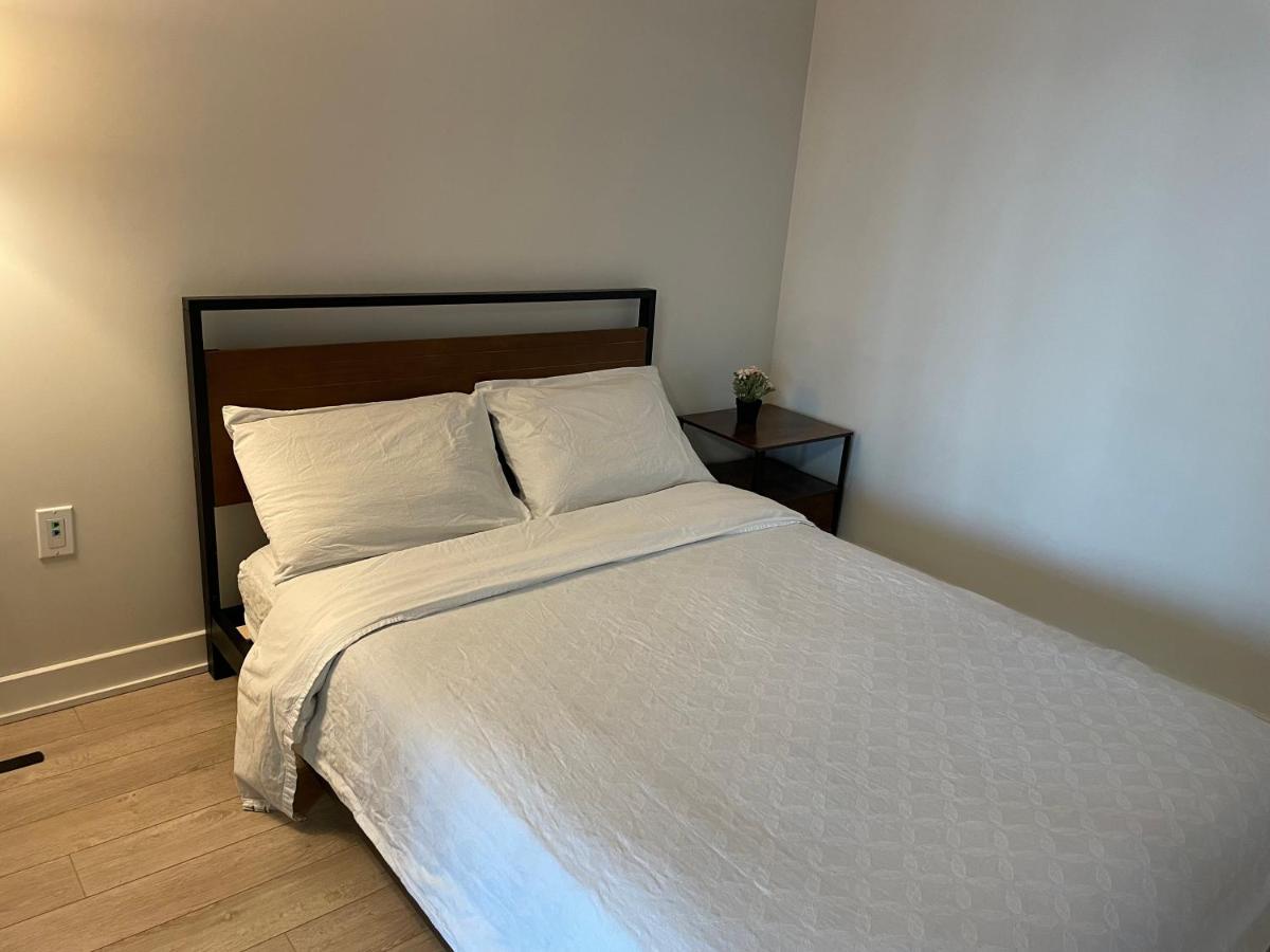 Three-Bedroom Condo With Free Parking Nearby Cn Tower With Lake View Toronto Exterior photo